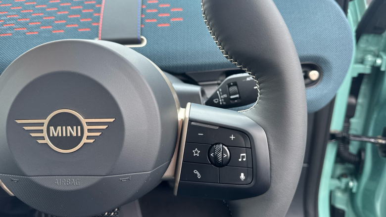 MINI Aceman 135kW E Classic 43kWh 5dr Auto Electric Hatchback